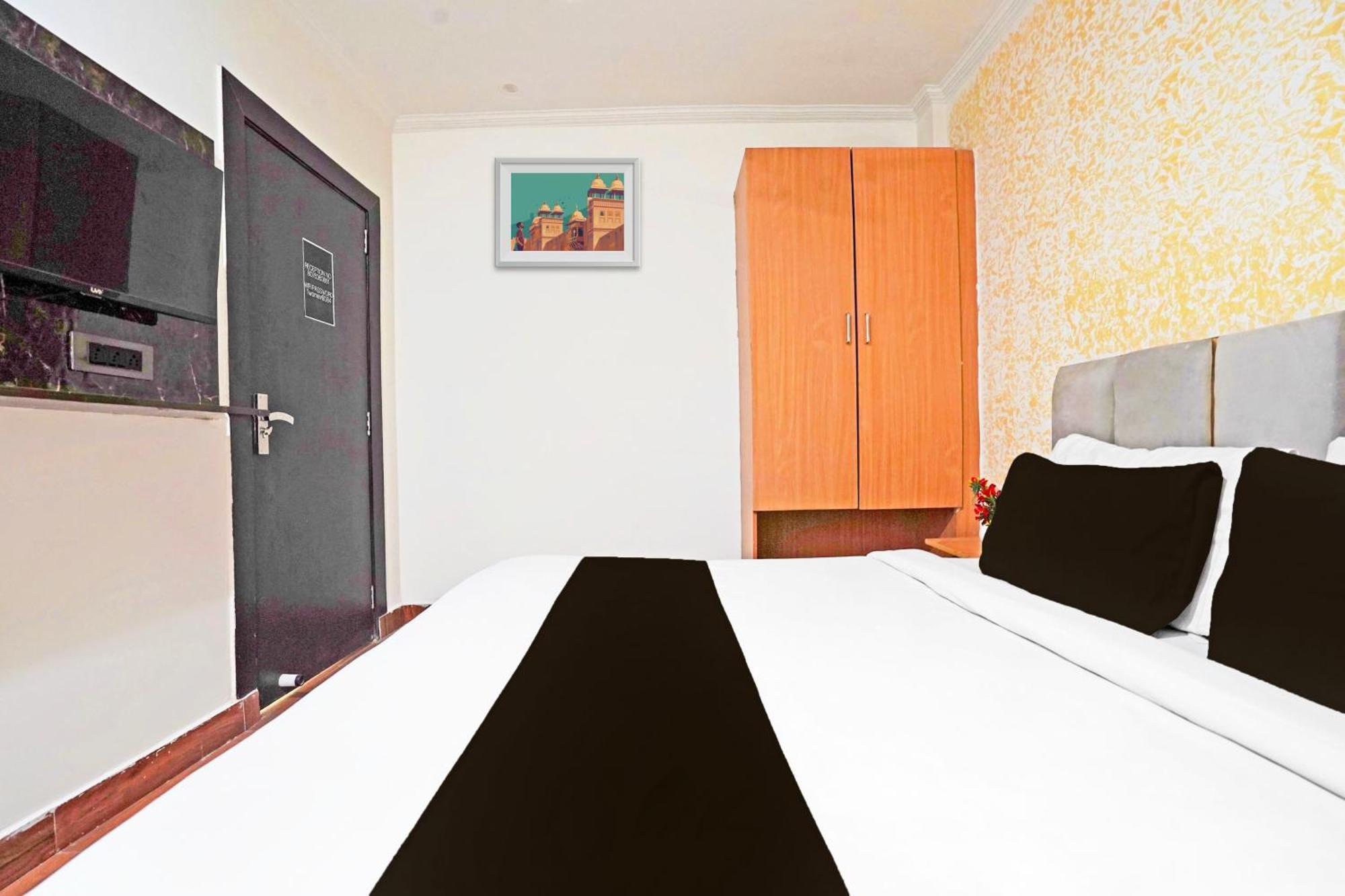 Hotel Twamev Residency Nueva Delhi Exterior foto